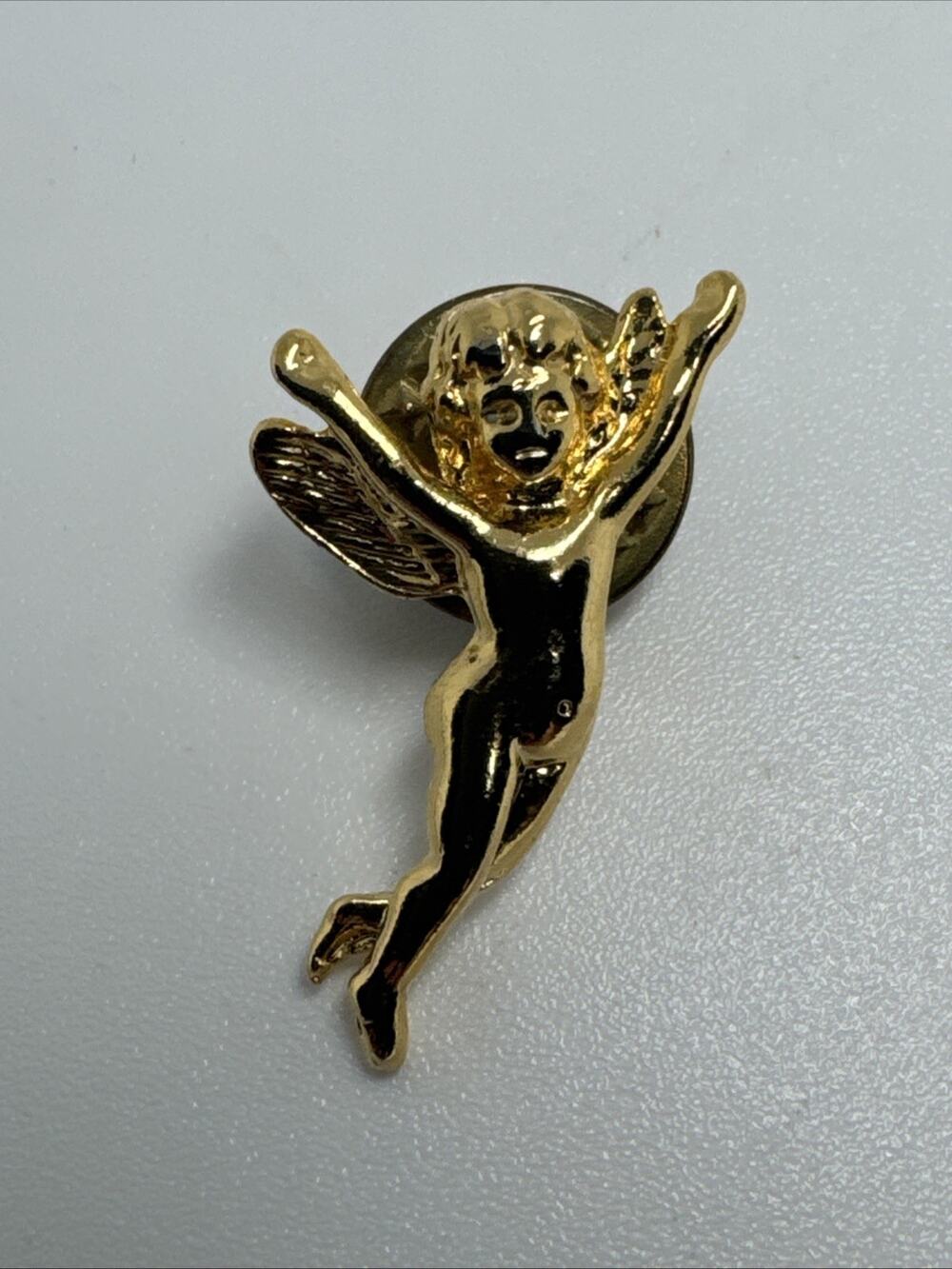 Cherub Angel Praising Gold Tone Vintage Lapel Pin